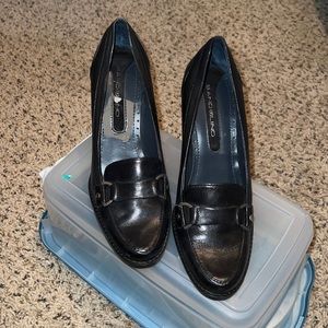 Black close tor heel